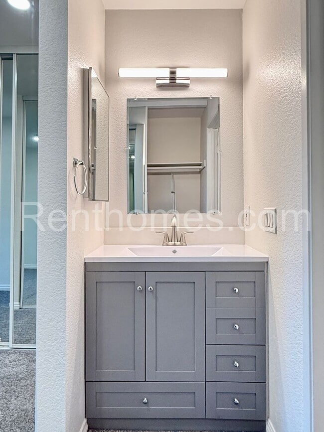 Building Photo - 10750 Aderman Ave