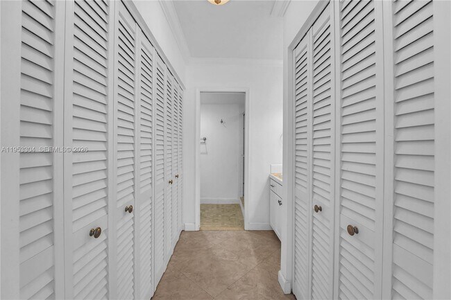 Building Photo - 13720 SW 90th Ave