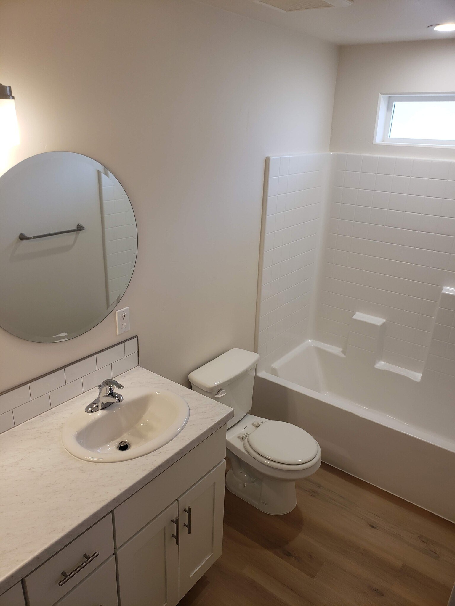 Building Photo - 712 Schodde Ave