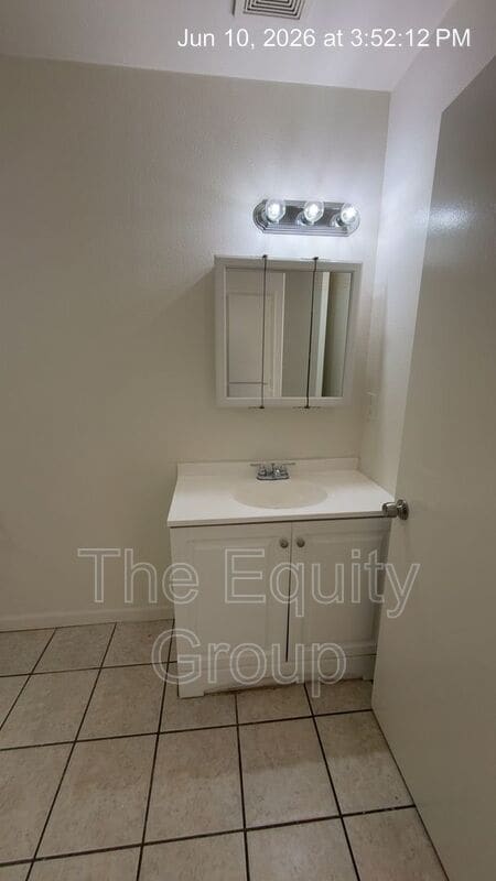 Building Photo - 569 N Elmwood Ave