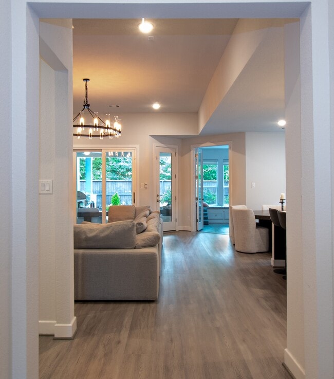 Building Photo - 16 Mariposa Wds Dr