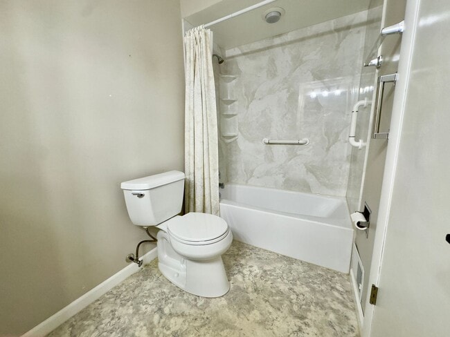 Building Photo - 5247 Silvertown Dr