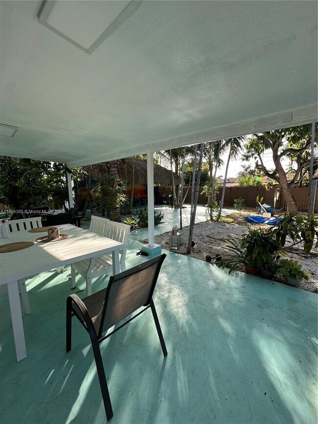 Building Photo - 16030 Miami Dr