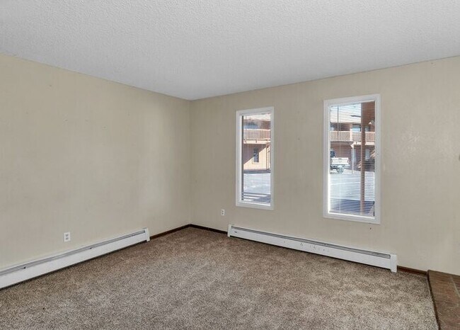 Building Photo - Wonderful 3 Bedroom Townhouse in Cedar Terrace