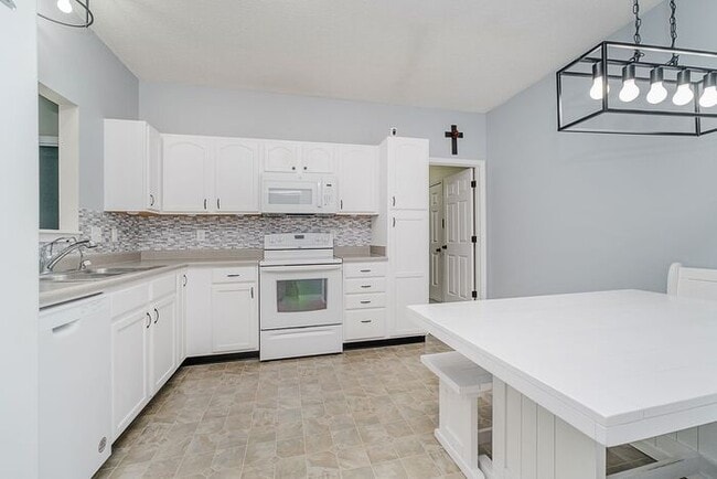 Building Photo - 15544 Dusty Trail