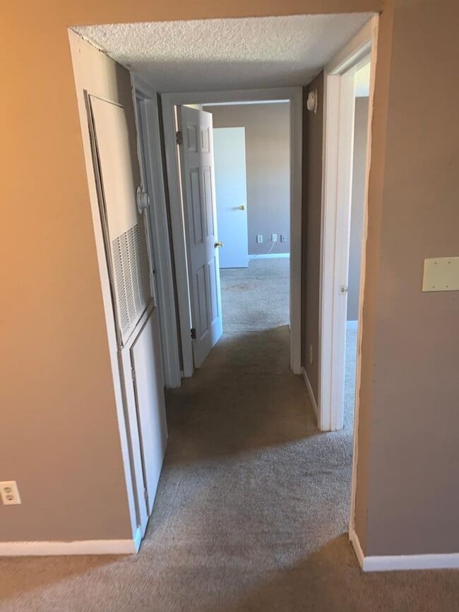 Building Photo - Excellent 2 bed / 1 bath within Regency Ga...