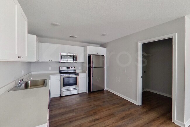 Building Photo - 10 Camper Cir