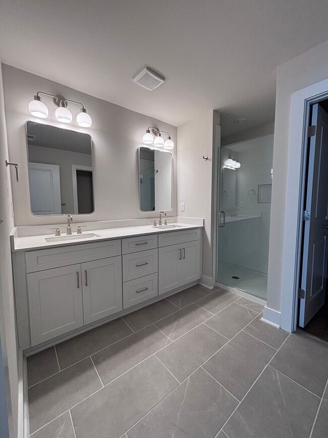 Building Photo - Brand new three-bedroom, 2.5-bath townhome