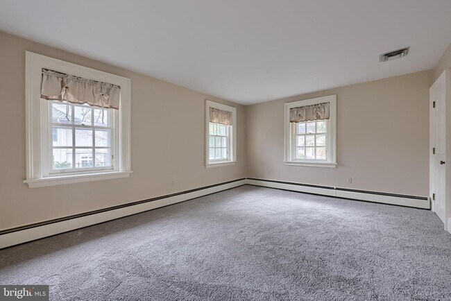 Building Photo - 226 E Caracas Ave