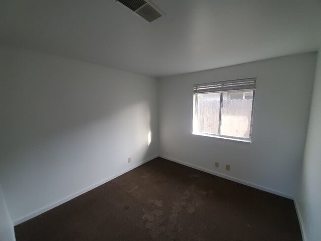 Building Photo - 3-bedroom home with remodeled kitchen and fenced backyard!