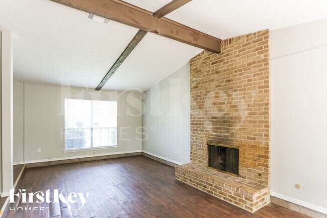 Building Photo - 2110 Richbrook Dr