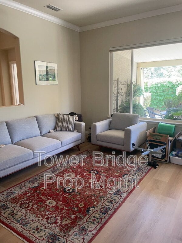 Building Photo - 12040 Gold Pointe Ln