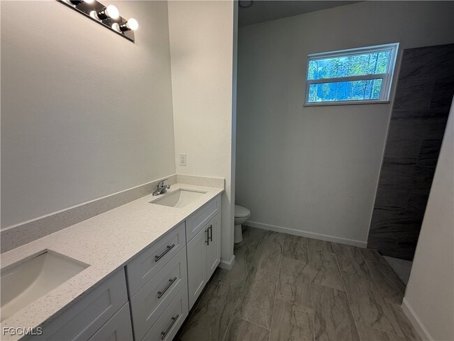 Building Photo - 106 Moore Ave