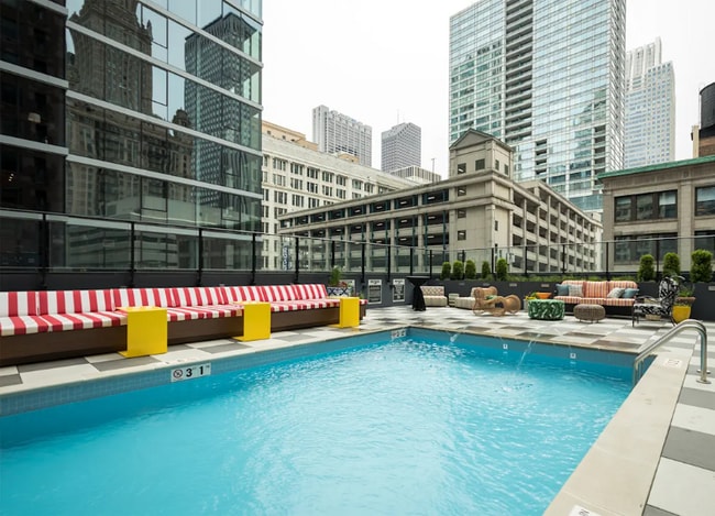 Building Photo - 69 E Lake St