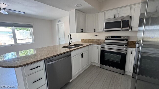 Building Photo - 2393 Staver St