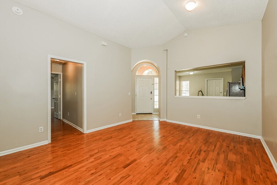Building Photo - 2877 Sutton Estates Cir N
