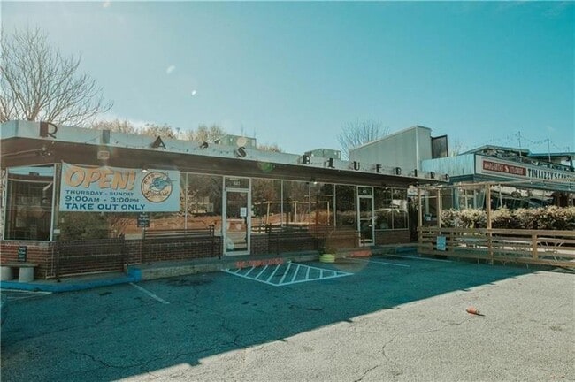 Building Photo - 531 Connally St SE