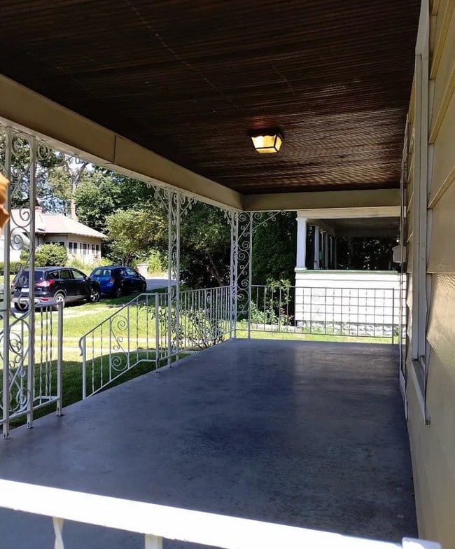 Building Photo - 1140 E Dayton St