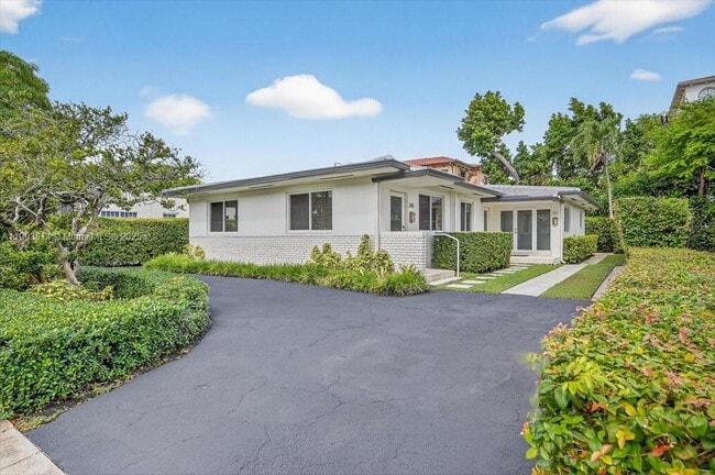 Building Photo - 349 Santander Ave