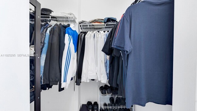 Building Photo - 18800 NE 29th Ave