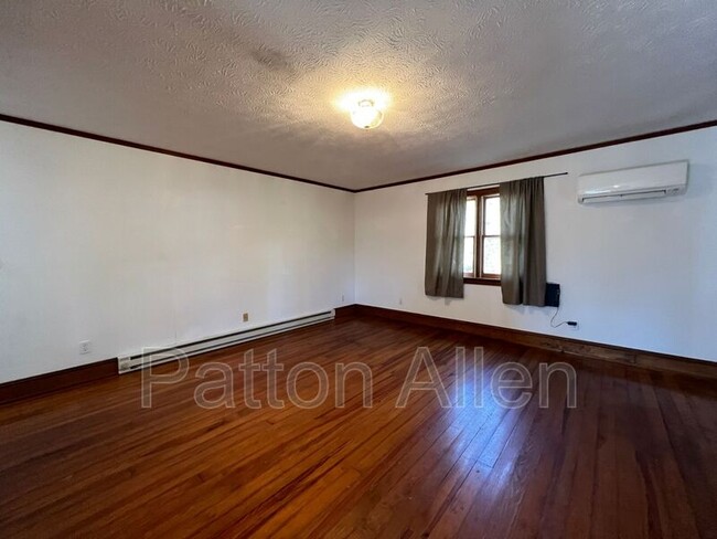 Building Photo - 225 Grandview Rd