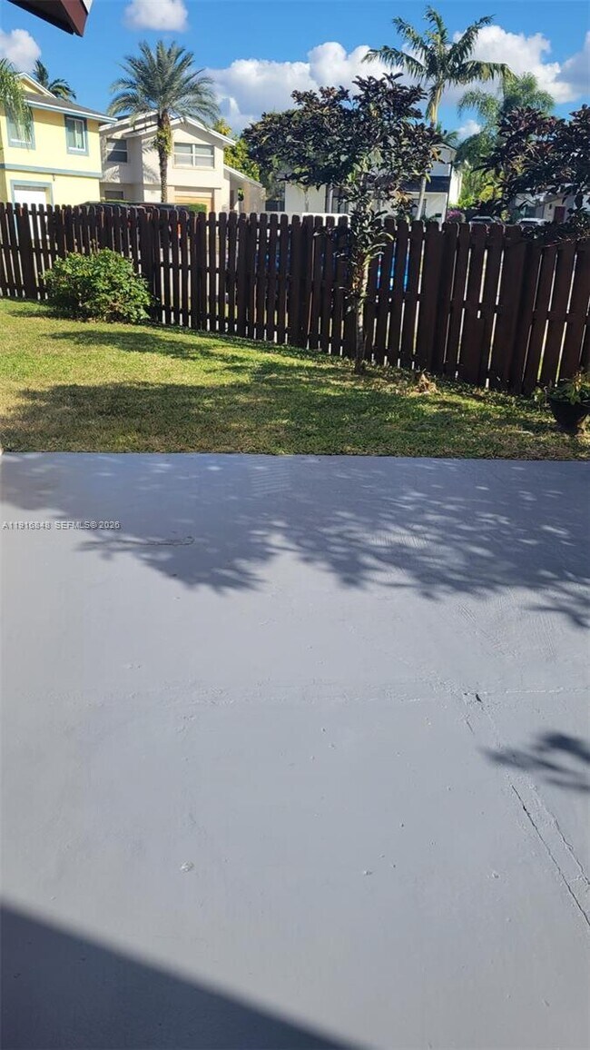 Building Photo - 914 NW 106th Ave Cir