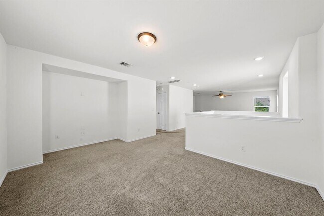 Building Photo - 544 Ayinger Ln