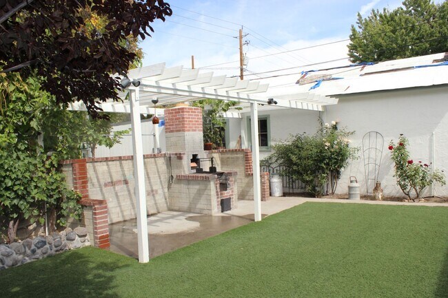 Building Photo - 1624 G St