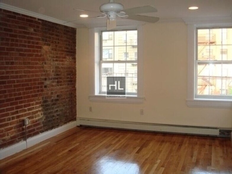 Primary Photo - 2nd Avenue