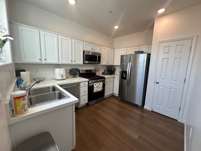 Building Photo - Two story home, pet friendly, Section 8 ok...