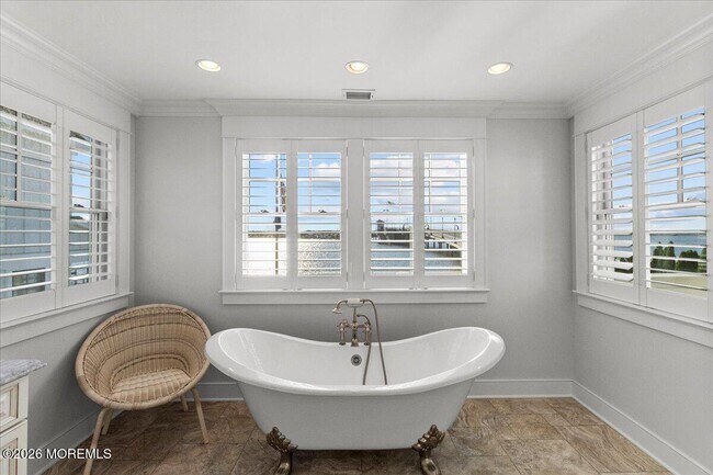 Building Photo - 1200 Bay Ave