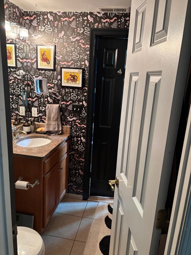 Building Photo - 1012 N St NW