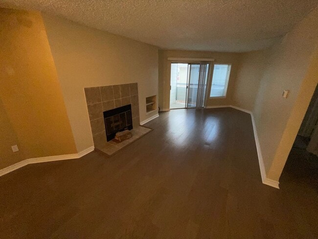 Building Photo - Updated 2 Bedroom, 2 Bath Condo (Available...