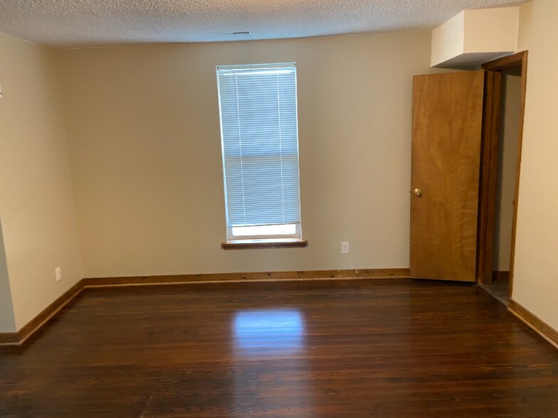 Building Photo - 103 S 4th St