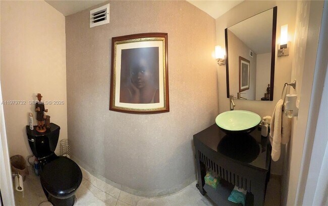 Building Photo - 150 SE 25th Rd