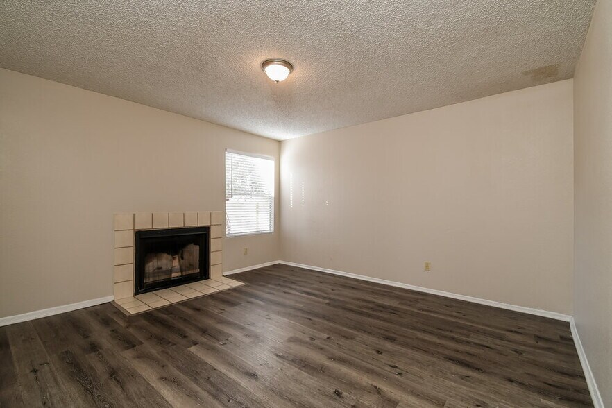 Building Photo - 3869 W Elgin St