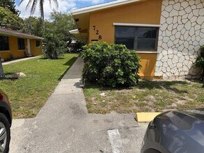 Building Photo - 728 SW 7th St