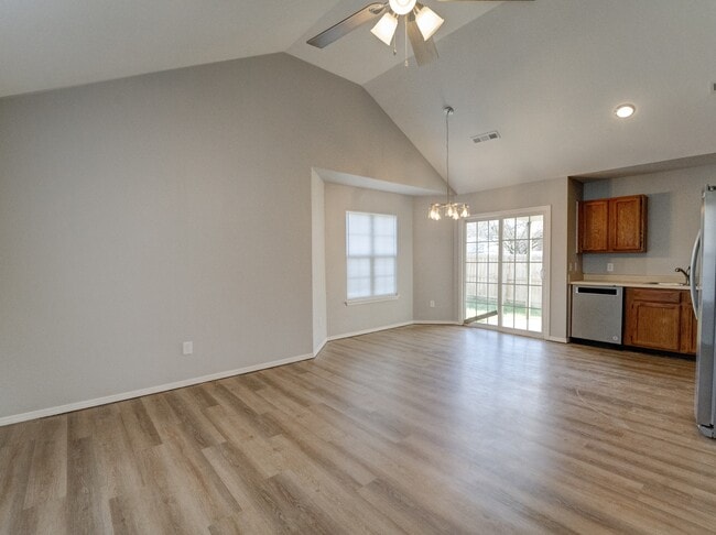 Building Photo - 344 Grant Springs Dr