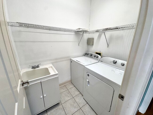 Building Photo - 88 St Annes Ct