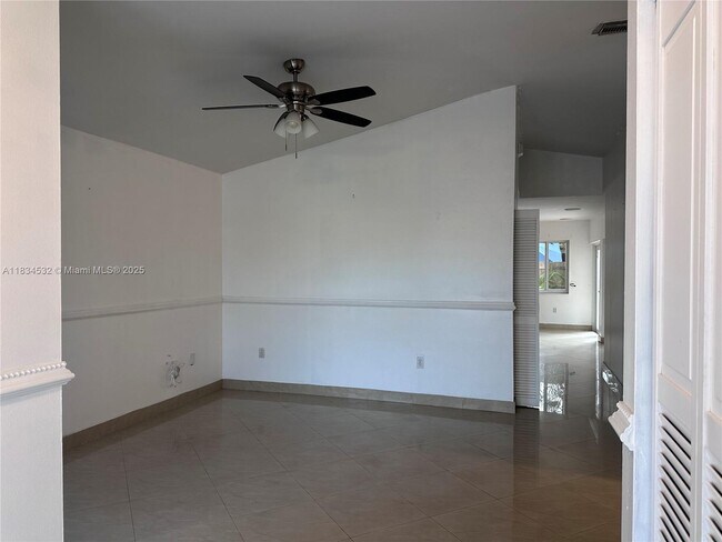 Building Photo - 4908 SW 143rd Ave