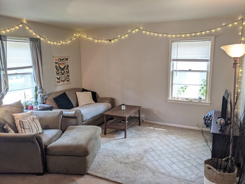 Building Photo - 312 S 7th St