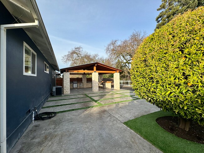 Building Photo - 1118 Kansas Ave