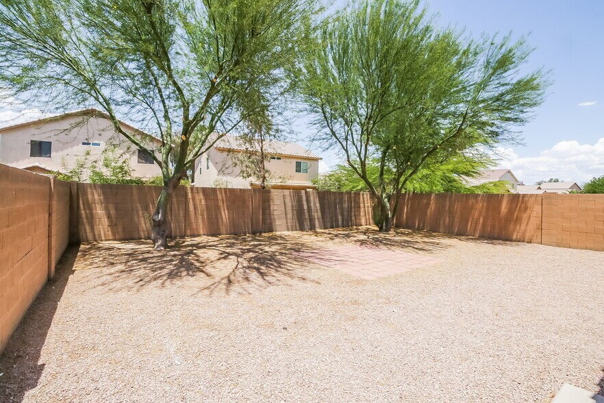 Building Photo - 4090 E Silverbell Rd