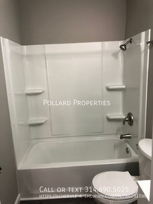 Building Photo - 740 W Wood St