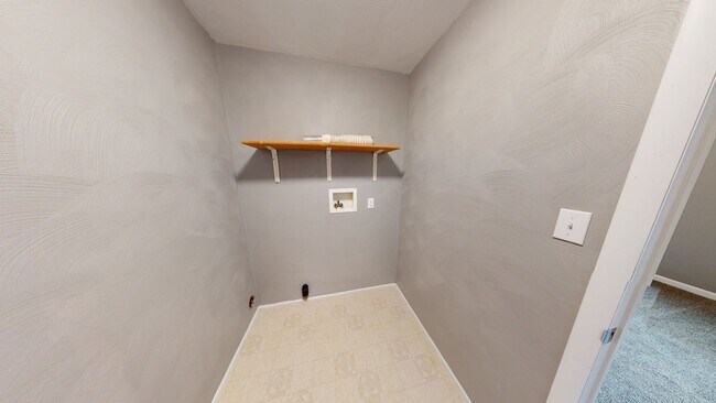 Building Photo - Renovated 2 Bed /1 Bath Single Family Home...