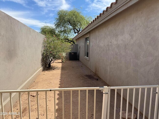 Building Photo - 10534 E Star of the Desert Dr
