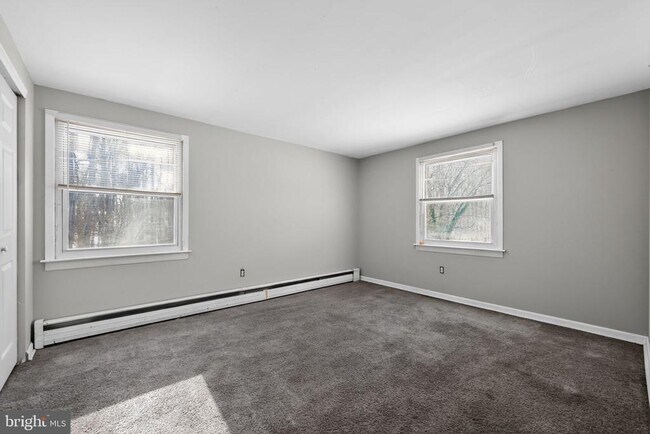 Building Photo - 17 Bonnie Ln