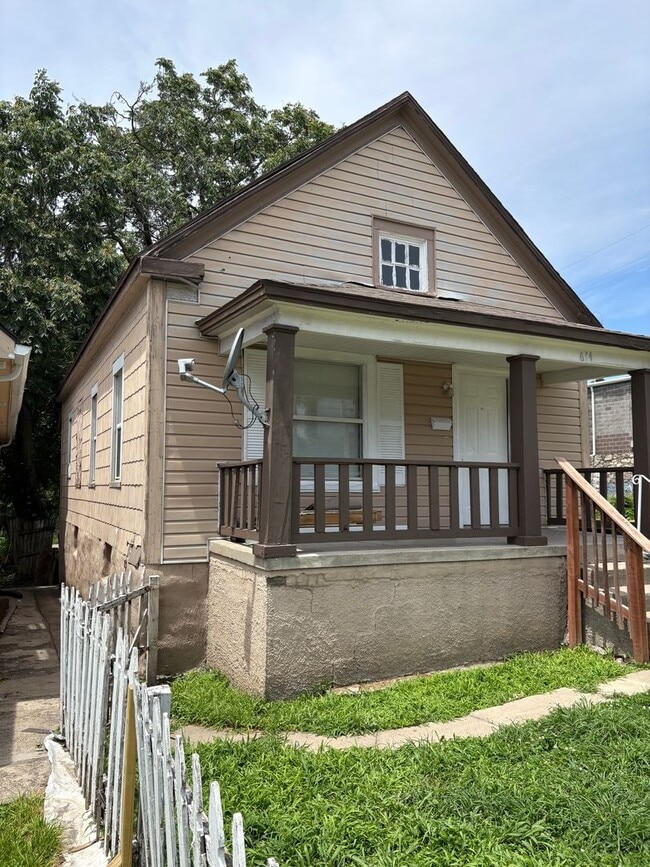 Building Photo - 614 Norton Ave