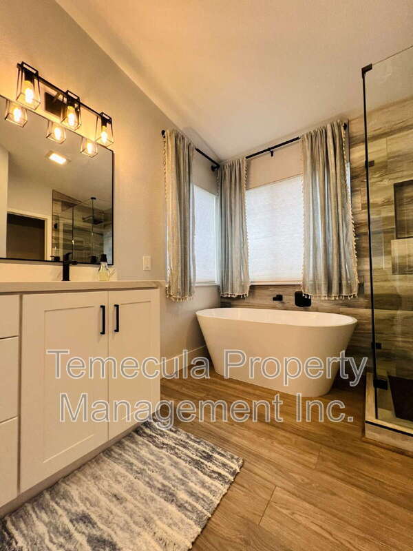 Building Photo - 40536 New Town Dr