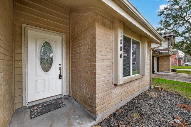 Building Photo - 1806 Foxlake Dr